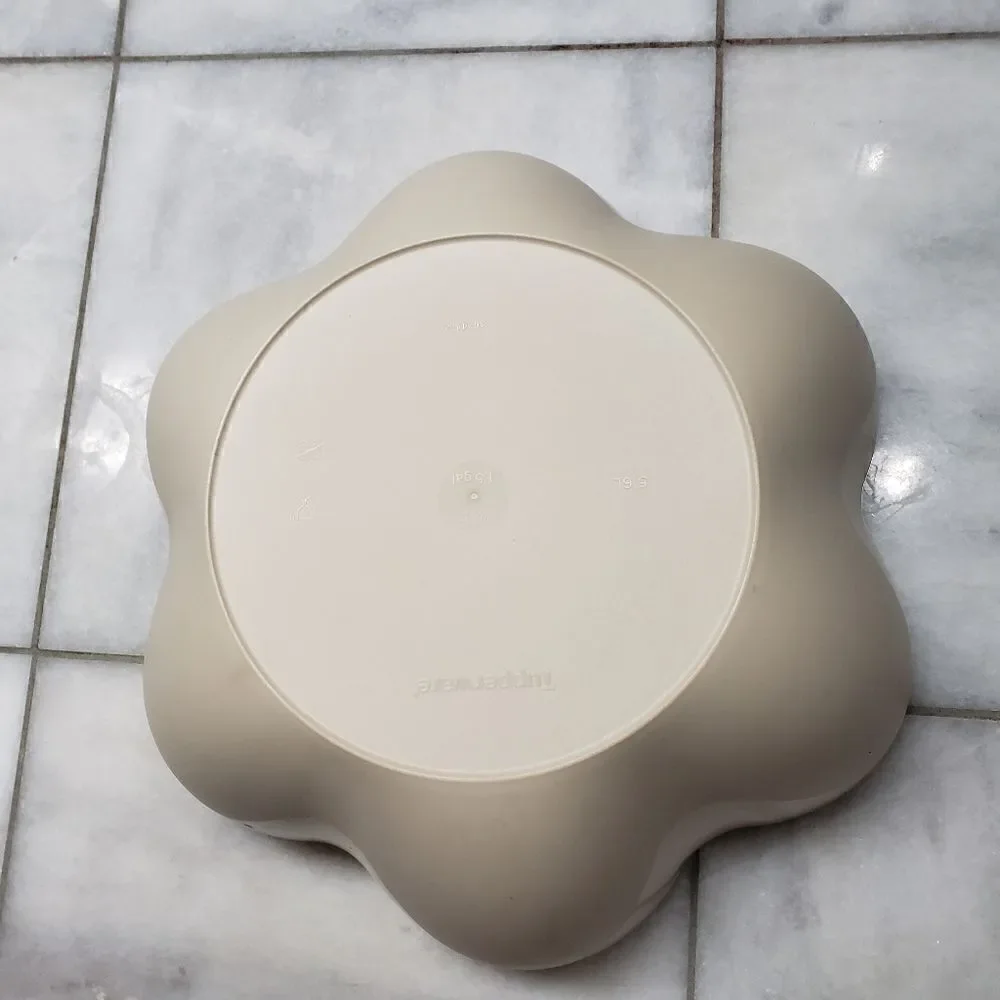 Vintage Tupperware Chip 'n Dip Serving Bowl w/ Tray ~ 1.5 Gal/5.6L Cream